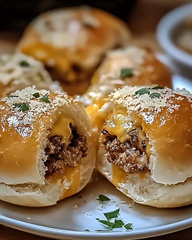 Cheeseburger-Bomben mit Knoblauch und Parmesan