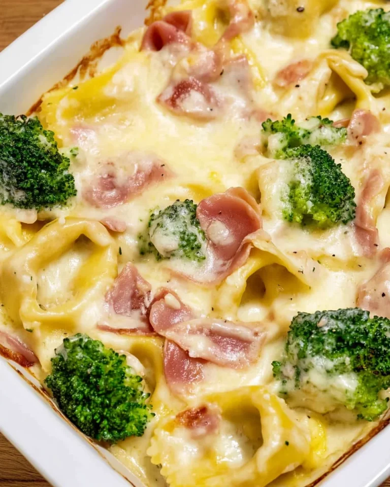 Tortellini Auflauf mit Käse-Sahne-Soße, HähnchenHähnchenschinken & Brokkoli