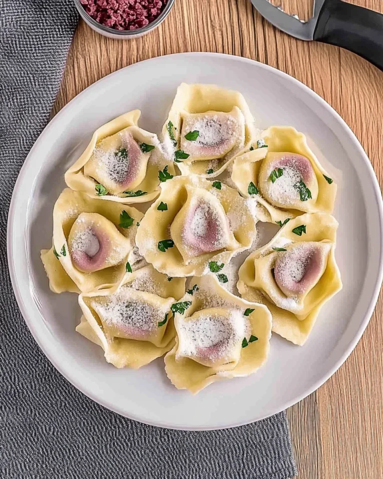 Tortellini alla panna mit HähnchenHähnchenschinken-Sahne-Soße