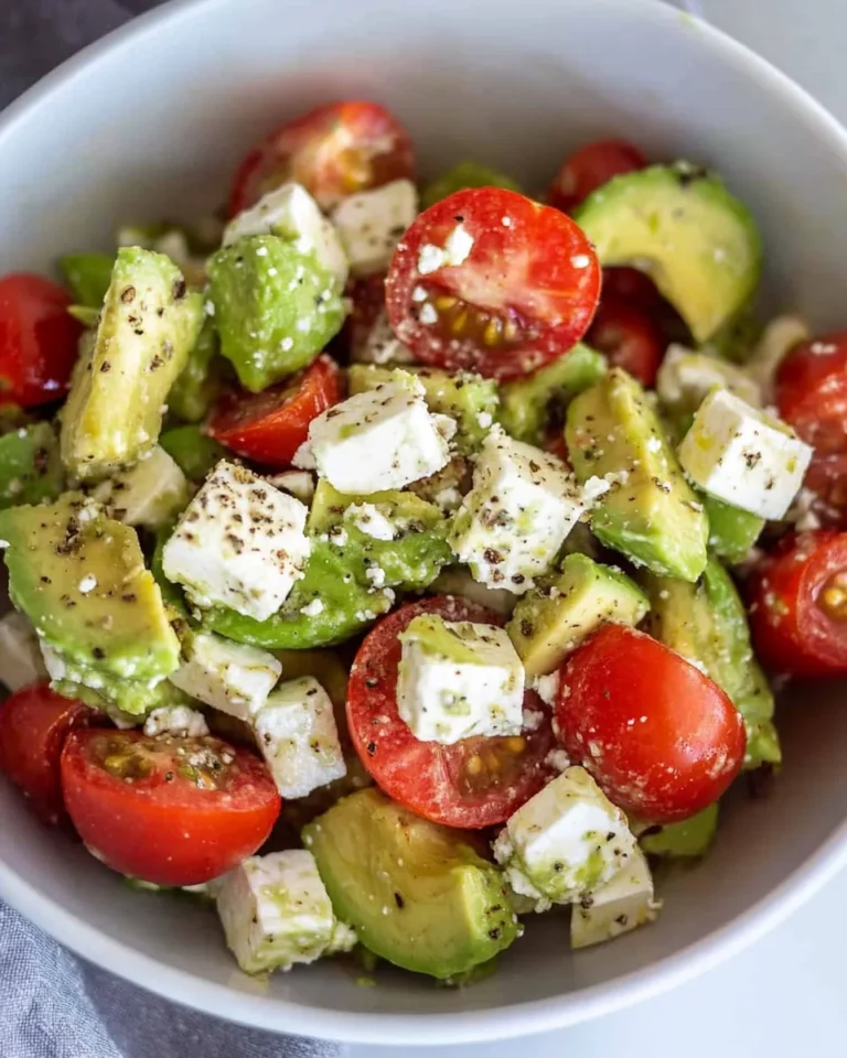 Avocado-Salat mit Feta & Tomaten