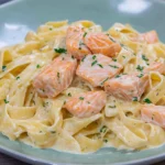 Pasta mit Lachs und Sahnesoße