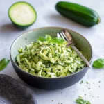 Zucchinisalat roh geraspelt